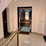 Luxurioese Mit Terrasse Und Balkon - 24h Check-in דירה