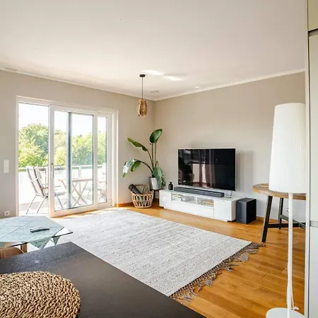 Luxurioese Mit Terrasse Und Balkon - 24h Check-in דירה גארבסן