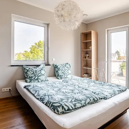 Luxuriöse Wohnung mit Terrasse, Balkon und Wasserbett - 24h Check-In *