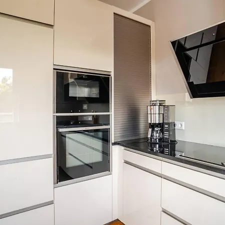 Luxurioese Mit Terrasse Und Balkon - 24h Check-in דירה *