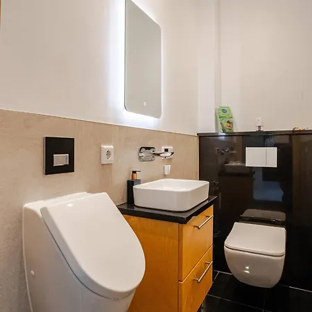 Luxuriöse Wohnung mit Terrasse, Balkon und Wasserbett - 24h Check-In Garbsen